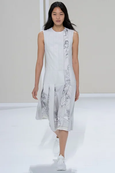 Look 18